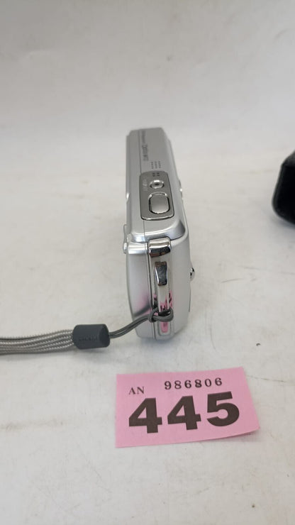 Pentax Optio W20 Waterproof Digital Camera 1 GB SD Battery Spares or Repairs