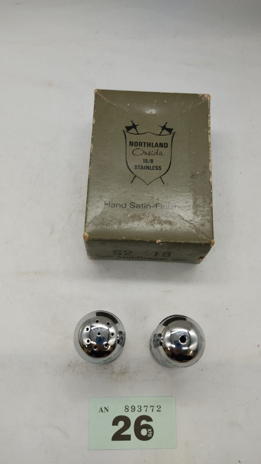 Set Of Vintage Oneida Crusader Stainless Plated Salt Pepper Shakers Boxed. Used