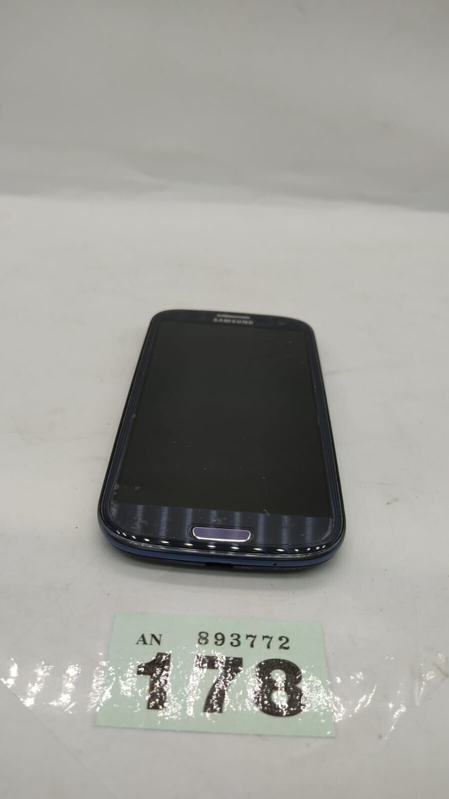 Samsung Galaxy S3 16GB GT-I9300 O2 Network Android Phone. Device Only Used