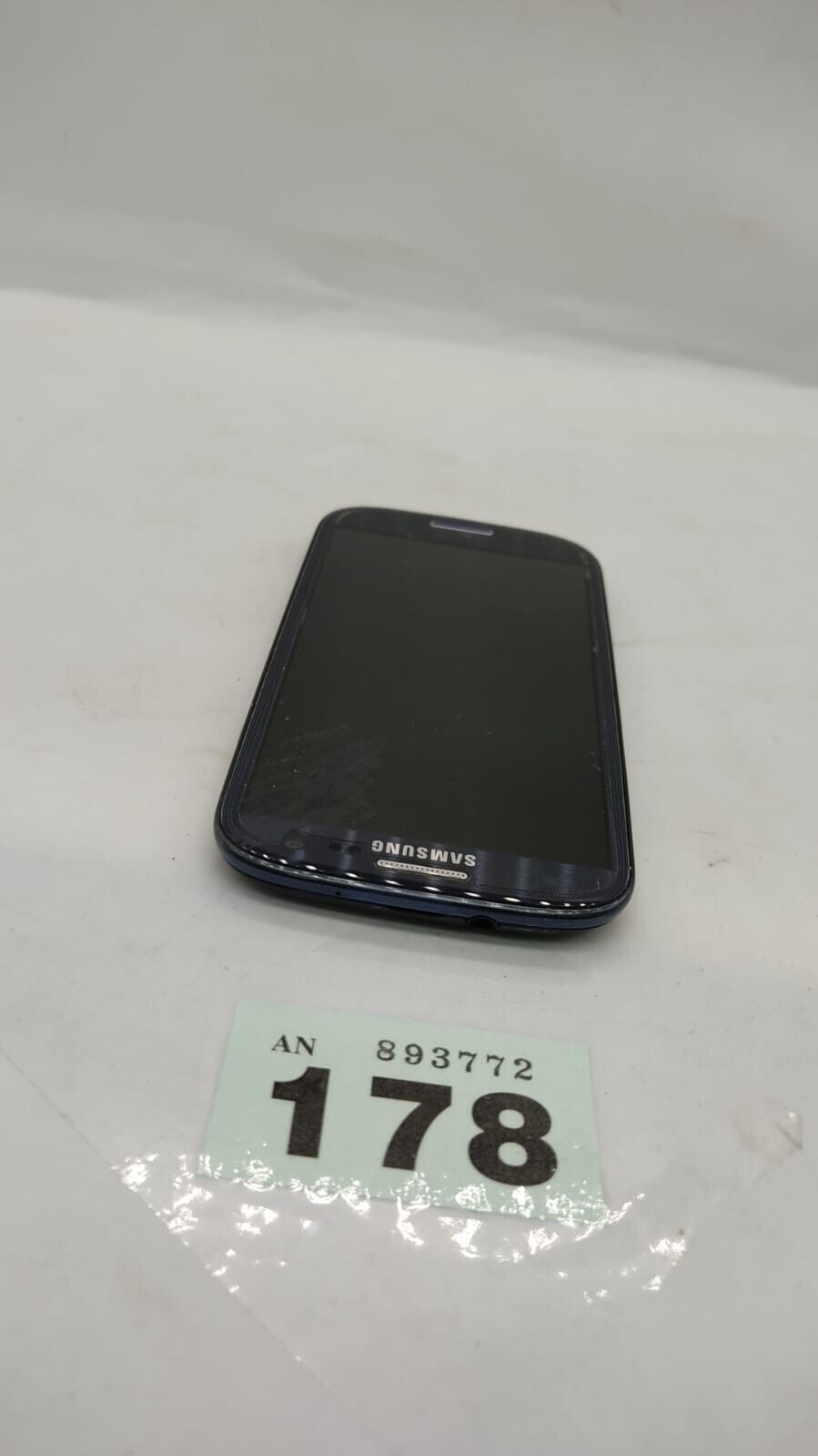 Samsung Galaxy S3 16GB GT-I9300 O2 Network Android Phone. Device Only Used