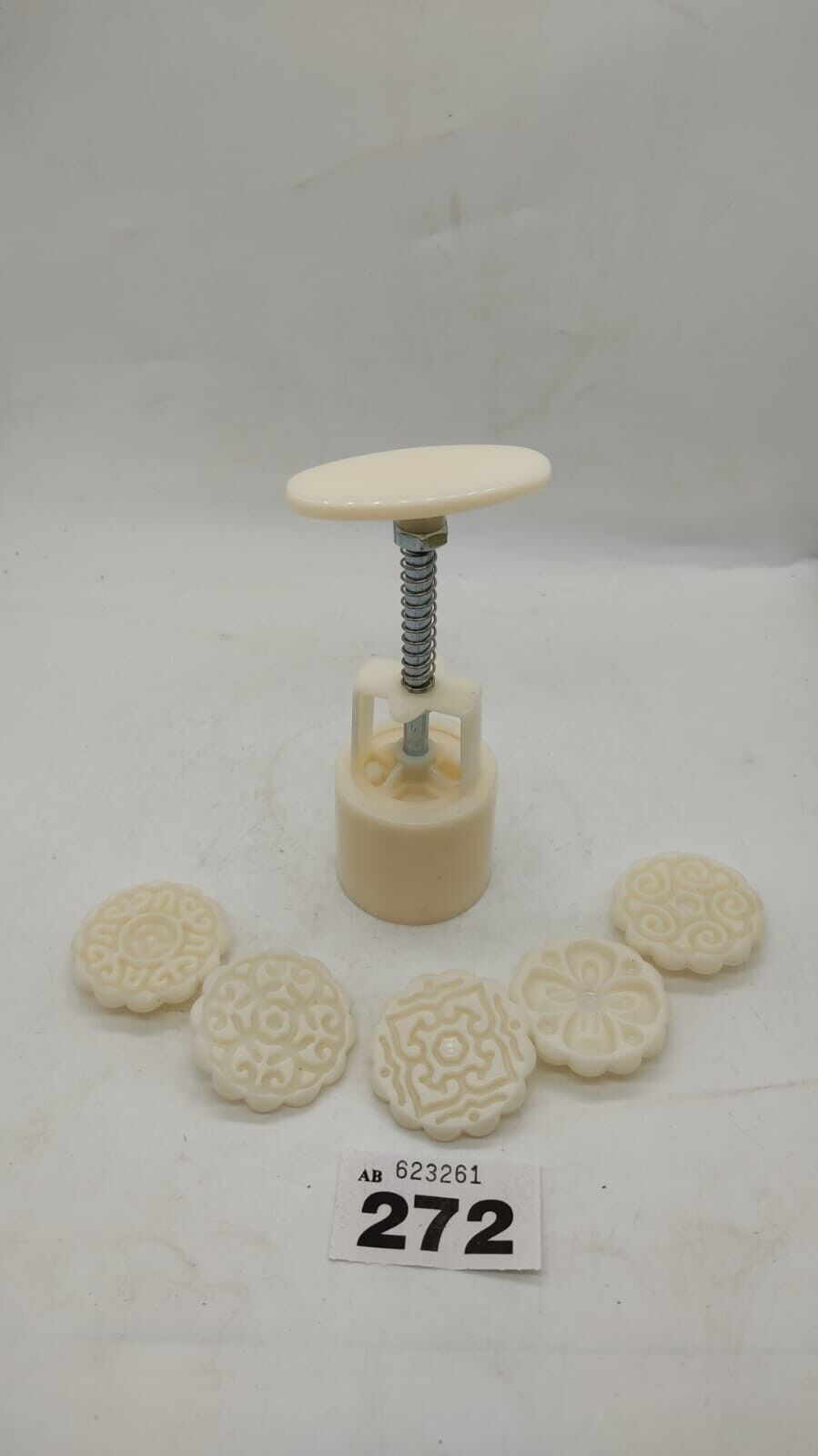 7 Pc Round Three-Dimensional Mold Plastic Cookie Plunger Flower Moon Cake