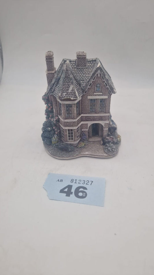 Lilliput Lane "York Gate" Snowy Christmas Bed & Breakfast Cottage Ornament