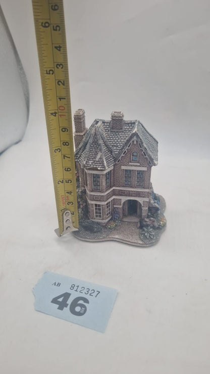 Lilliput Lane "York Gate" Snowy Christmas Bed & Breakfast Cottage Ornament