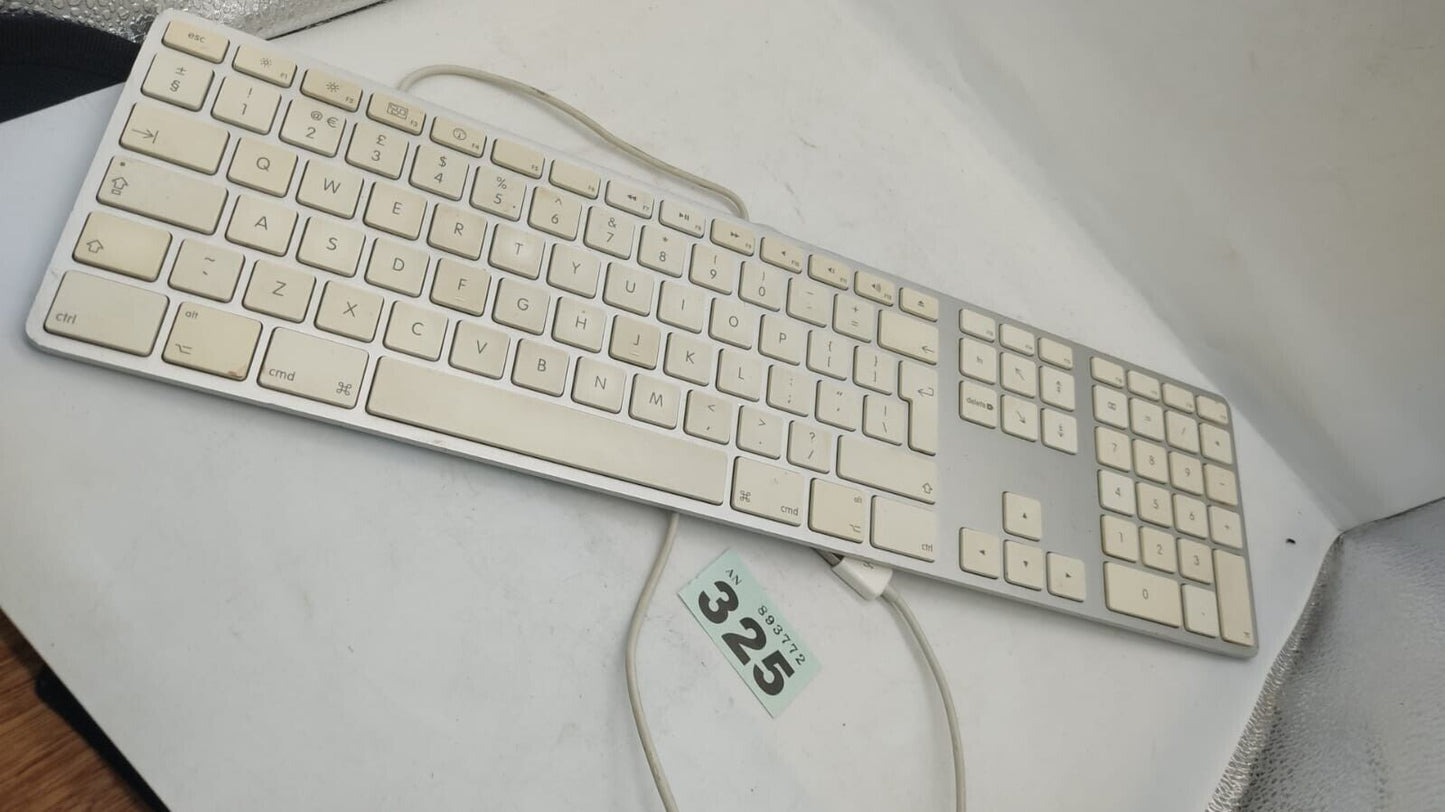 Genuine Apple A1243 QWERTY Layout Wired Aluminium Keyboard with USB Port WORKING