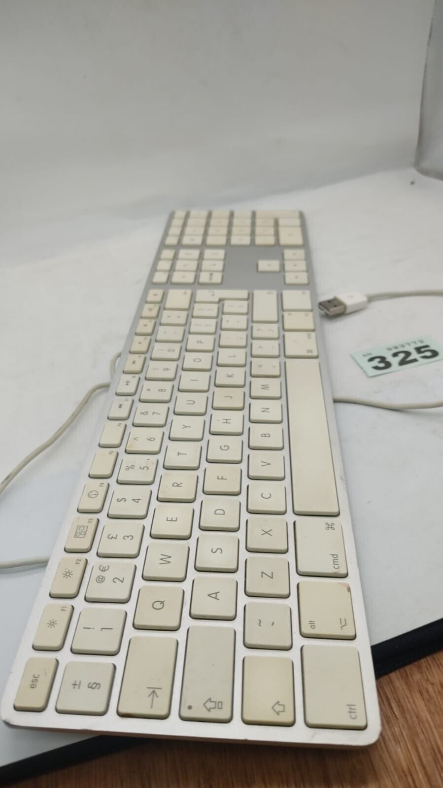 Genuine Apple A1243 QWERTY Layout Wired Aluminium Keyboard with USB Port WORKING