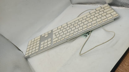 Genuine Apple A1243 QWERTY Layout Wired Aluminium Keyboard with USB Port WORKING