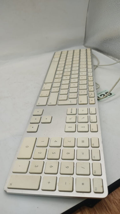 Genuine Apple A1243 QWERTY Layout Wired Aluminium Keyboard with USB Port WORKING