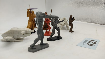Assortment of 9 star wars Miniature Figurines - Vintage