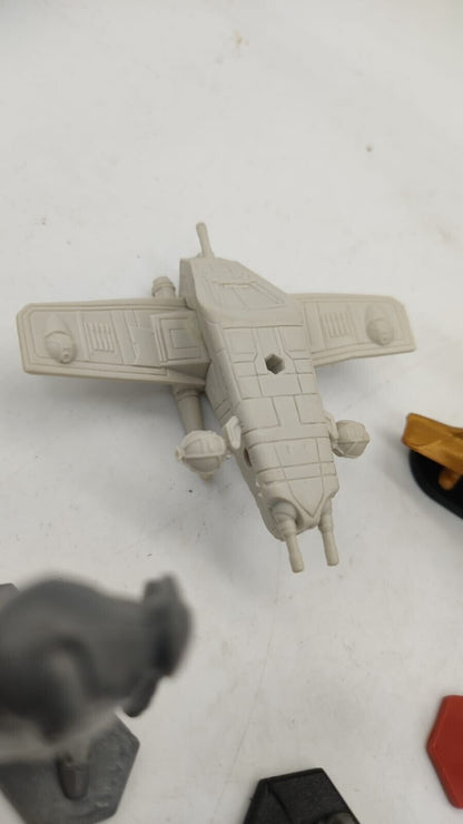 Assortment of 9 star wars Miniature Figurines - Vintage