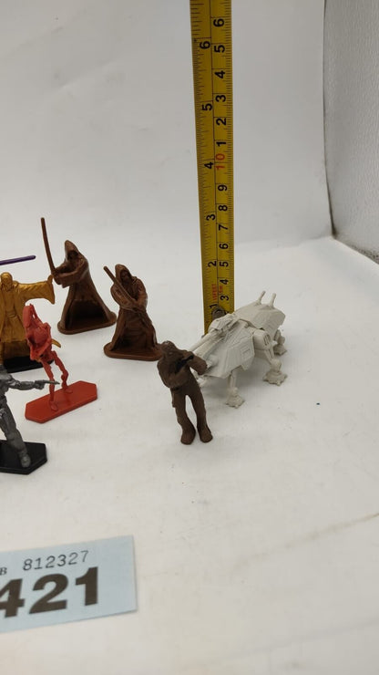 Assortment of 9 star wars Miniature Figurines - Vintage