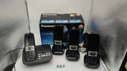 Panasonic KX-TGH263 Cordless Phone with 4 HANDSETS and Answering Machine. Boxed