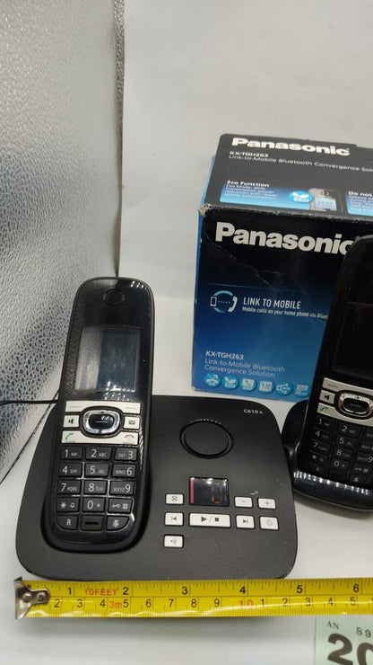 Panasonic KX-TGH263 Cordless Phone with 4 HANDSETS and Answering Machine. Boxed