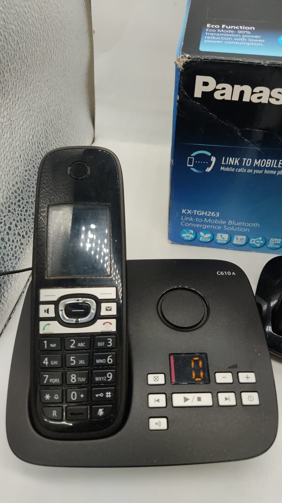 Panasonic KX-TGH263 Cordless Phone with 4 HANDSETS and Answering Machine. Boxed