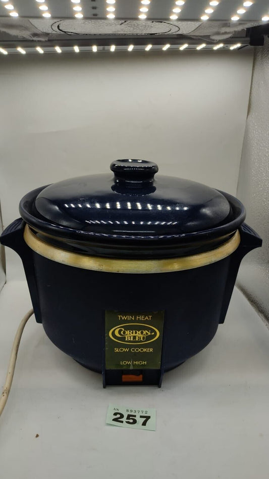 Cordon Bleu Dual Heat Slow Cooker Blue. Tested working