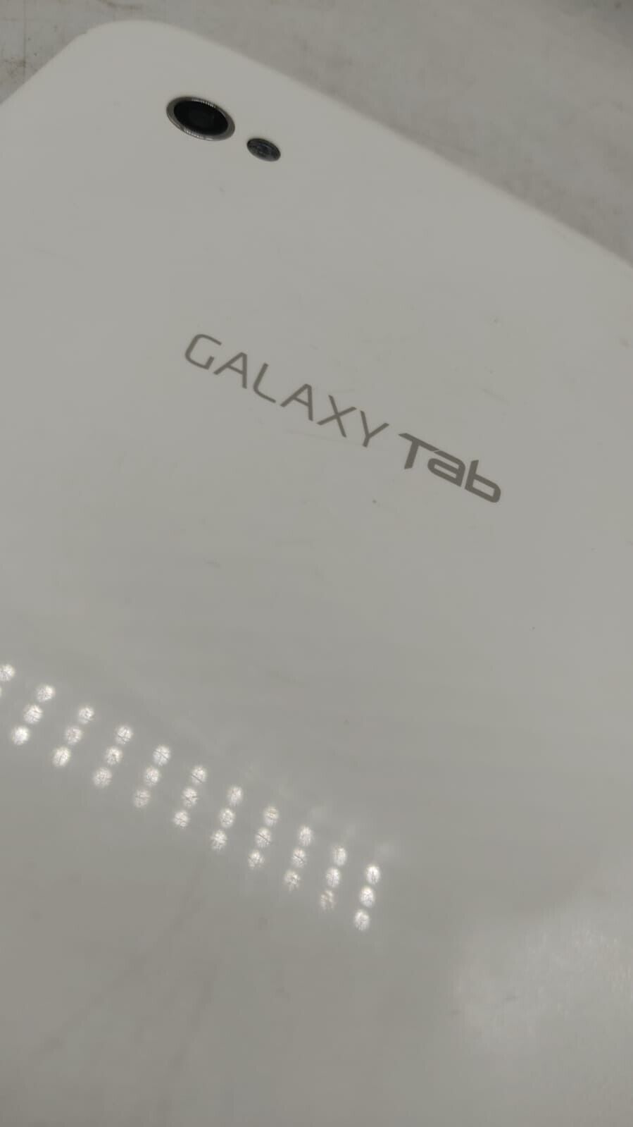 Samsung Galaxy TAB GT-P1000 16GB Wi-Fi 3G Unlocked Tablet. Device Only. Used