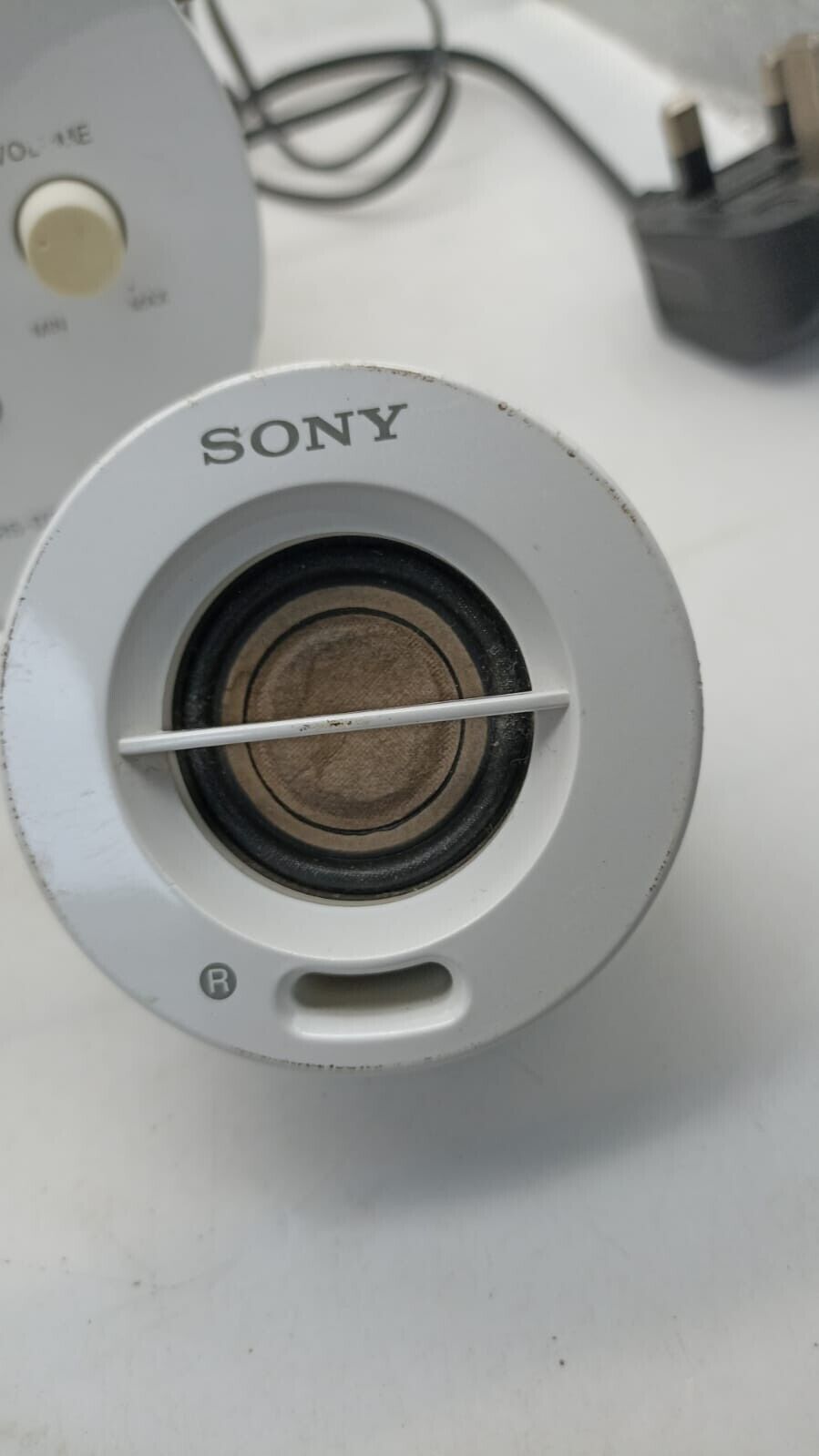 Sony SRS-D25 Active Computer Speaker System Wired. Sub + Left and Right Speakers